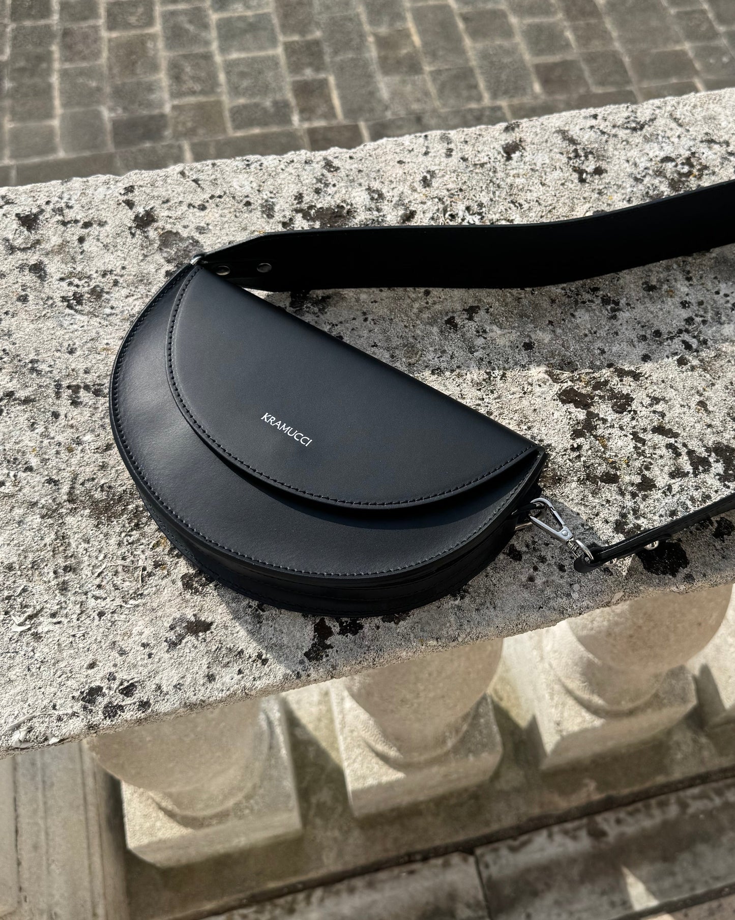 Pantheon Oculus Black (Premiera 12.07 Niedziela o 18:30)